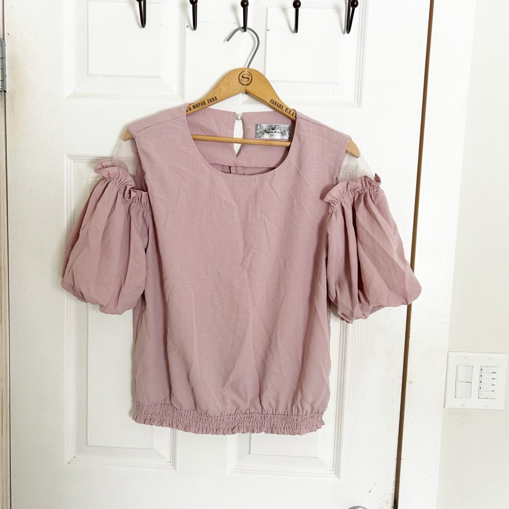Pergia Marvis Italy Mauve Puffed Sleeve, Cold Shoulder Cotton Blend Top